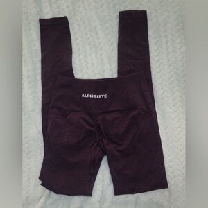 ALPHALETE amplify legging in dark purple